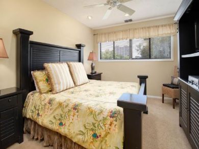 Four Bedroom Vacation Home Sleeps 10 Guests
